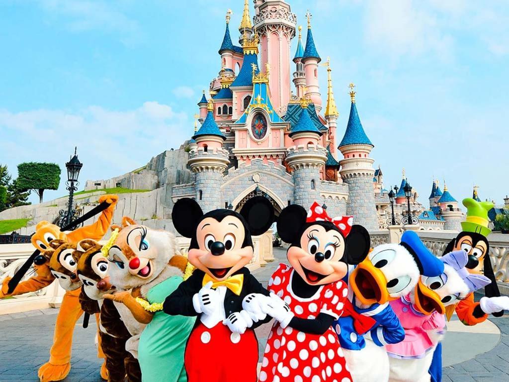 Disney In Two Min Шеси Екстериор снимка
